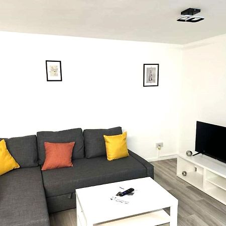 Stylish Apartment At Carlton Grove ロンドン エクステリア 写真