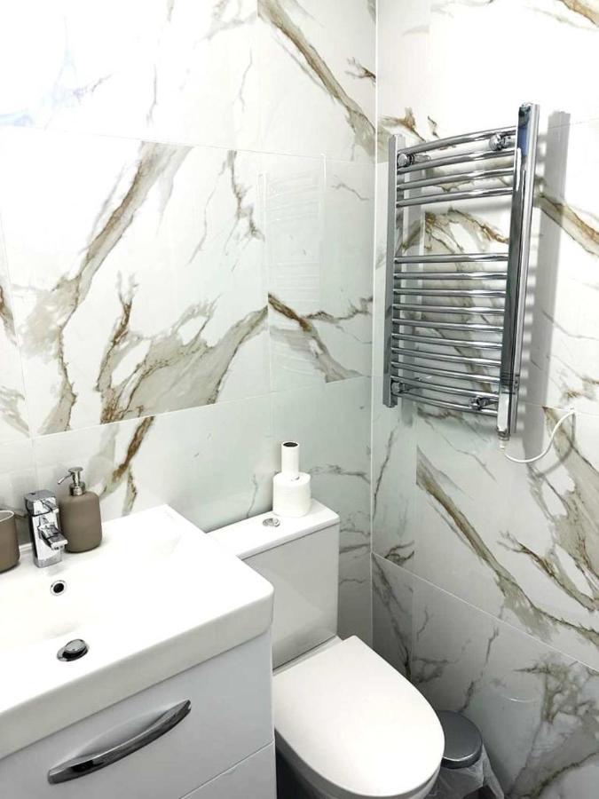 Stylish Apartment At Carlton Grove ロンドン エクステリア 写真