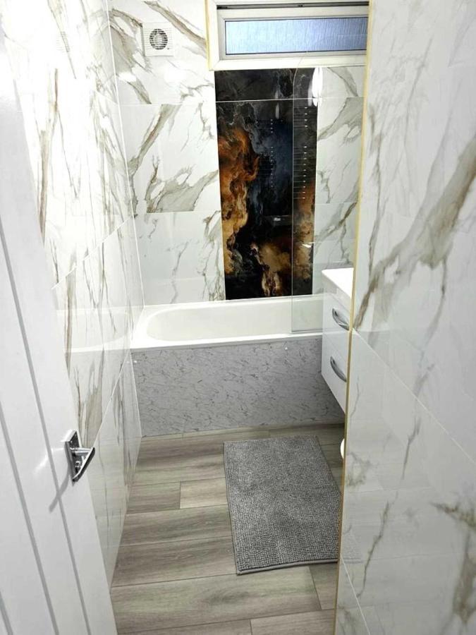 Stylish Apartment At Carlton Grove ロンドン エクステリア 写真